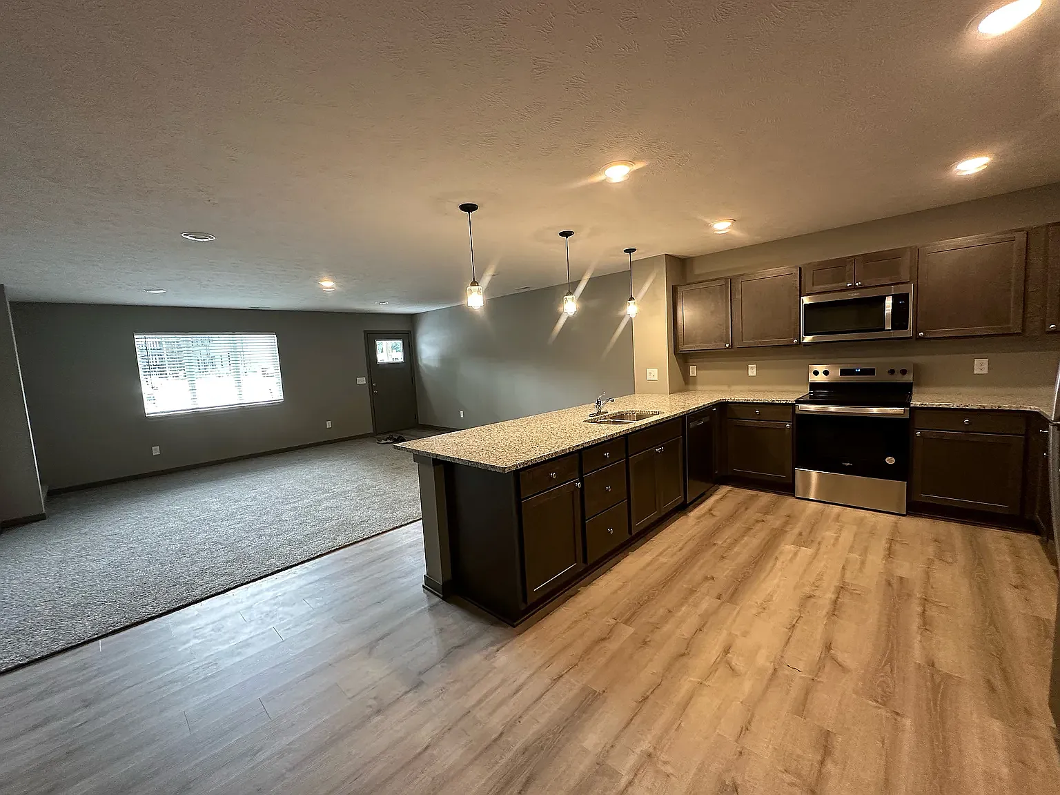 4 bed, 2000 sqft, $2,250 — Photo 4