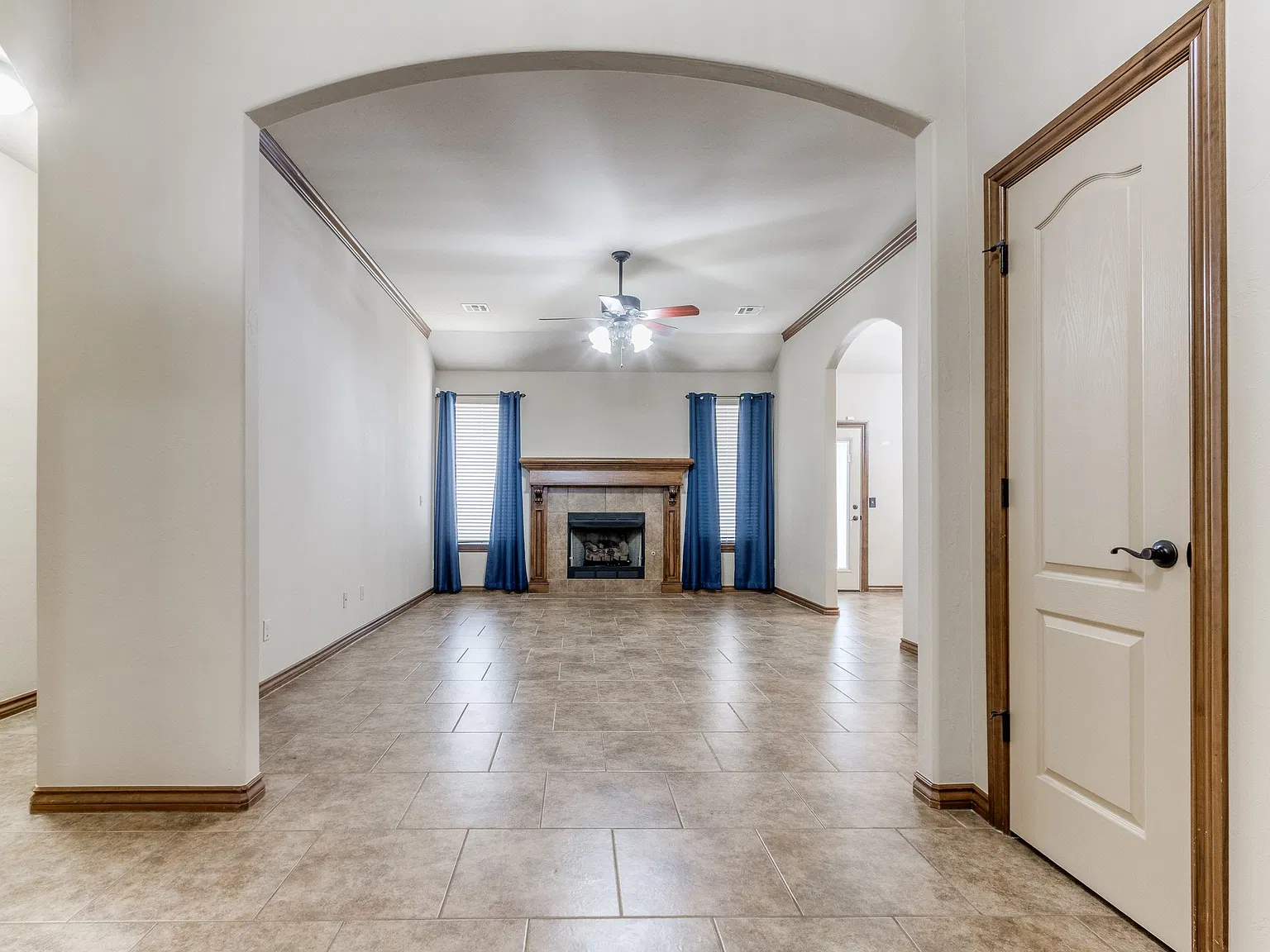 3 bed, 1587 sqft, $2,300 — Photo 3