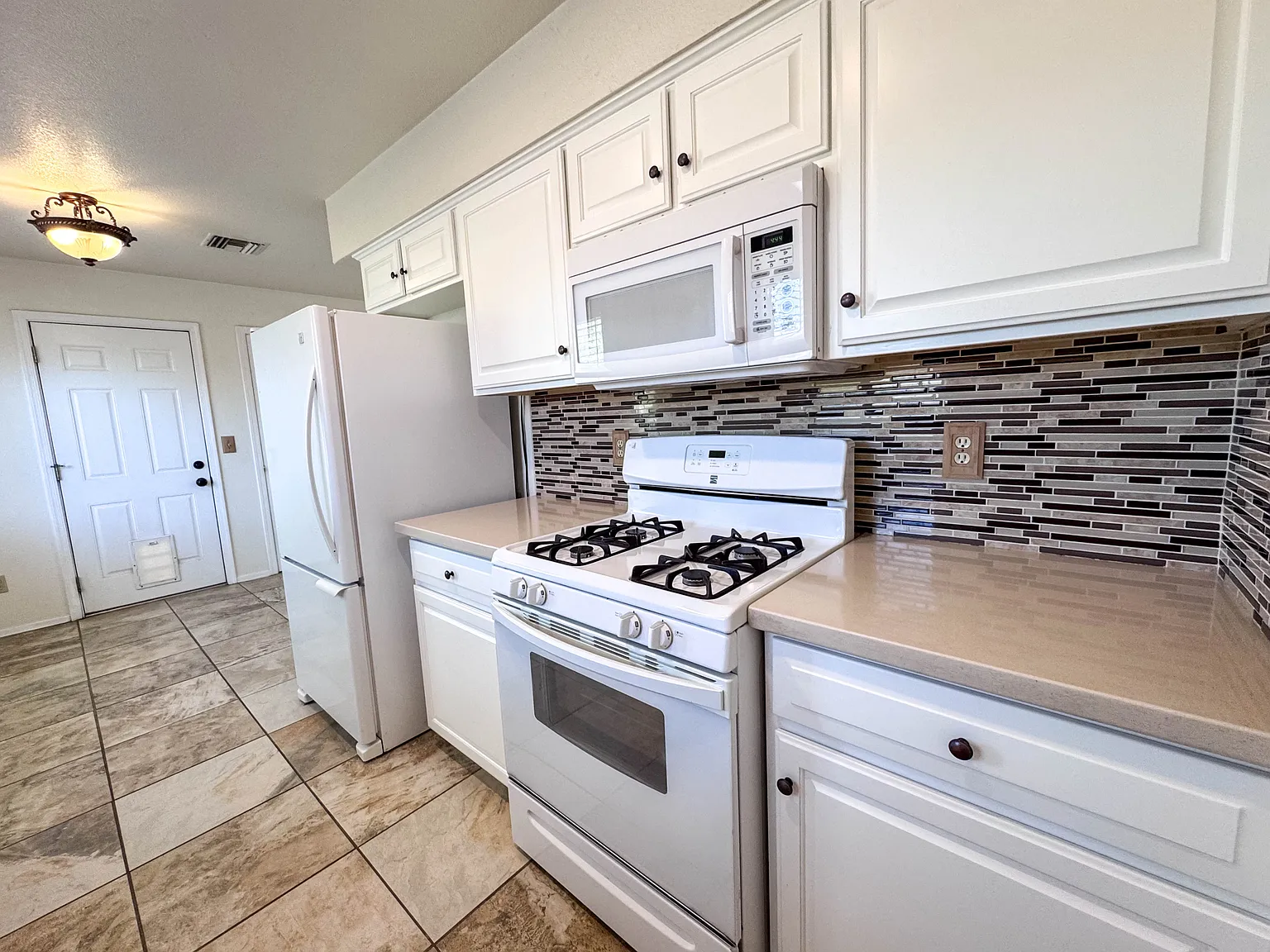 2 bed, 852 sqft, $1,350 — Photo 4