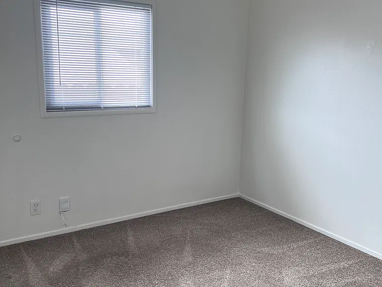 383 Shirley Ave — Photo 10