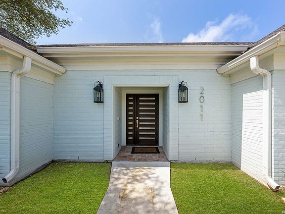 4th image of 2011 CRESCENT DR
