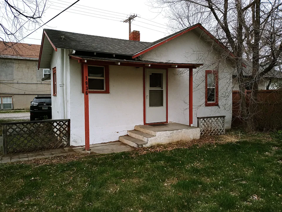 1936 E B St