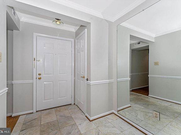 4th image of 5707 Brewer House Cir APT T1