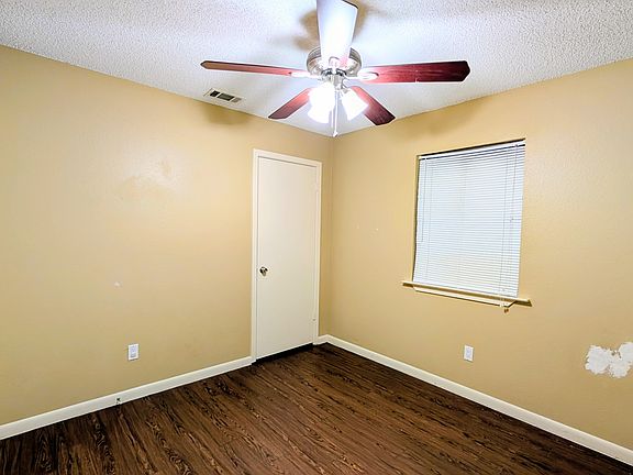 5th image of 8011 Lazy Ln #B
