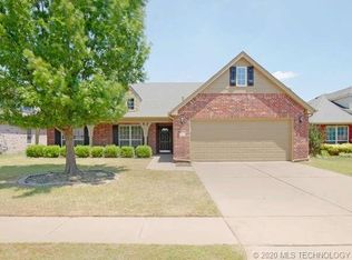 807 N Redbud St, Jenks, OK 74037