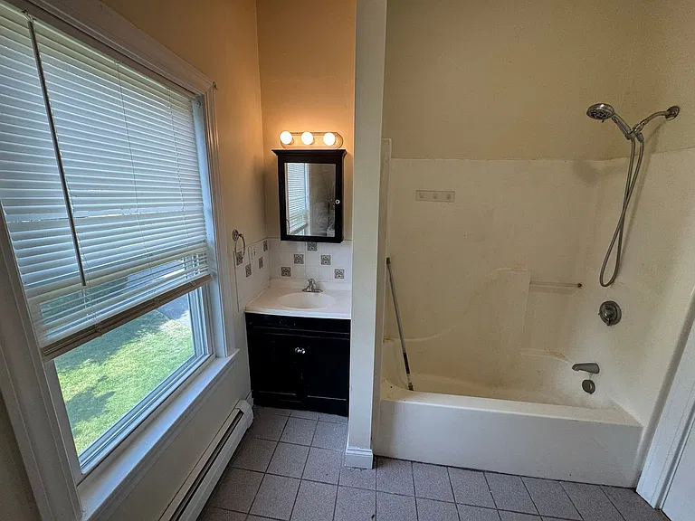 1-3 Yeaton Pl — Photo 13
