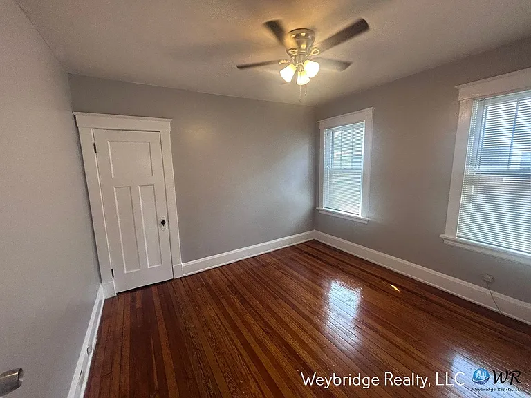 Academy 862 — Photo 17