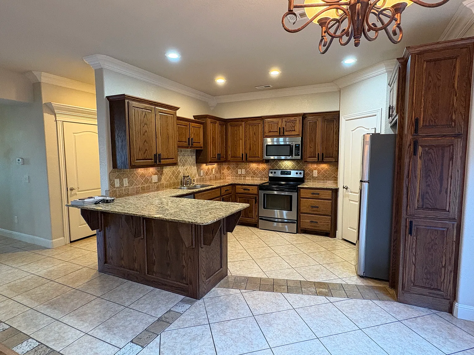 4 bed, 2.5 bath, 2350 sqft, $2,100 — Photo 4