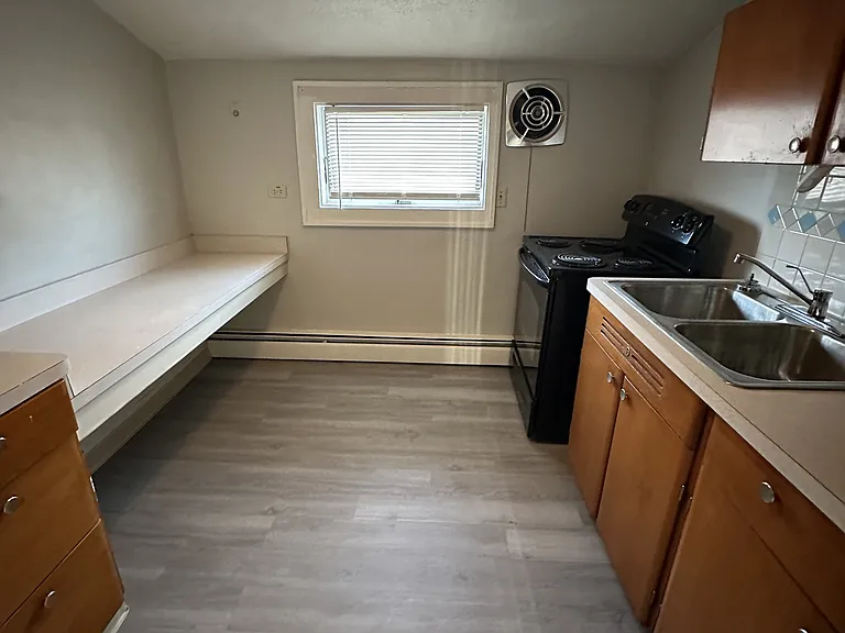 14724 Clifton Blvd #3 — Photo 4