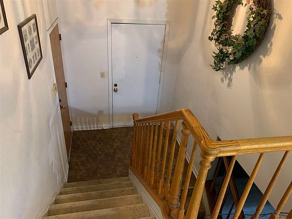 3rd image of 400 Greenbrier Dr