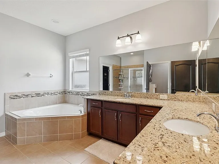 Plantation Oak Dr — Photo 26