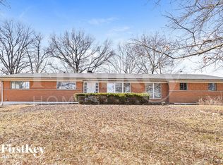 10 Ranchview Dr, Florissant, MO 63033