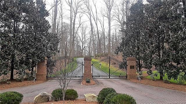 1st image of 22 Greywalls Ln #22