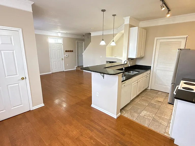 6726 Durwood Ln — Photo 5