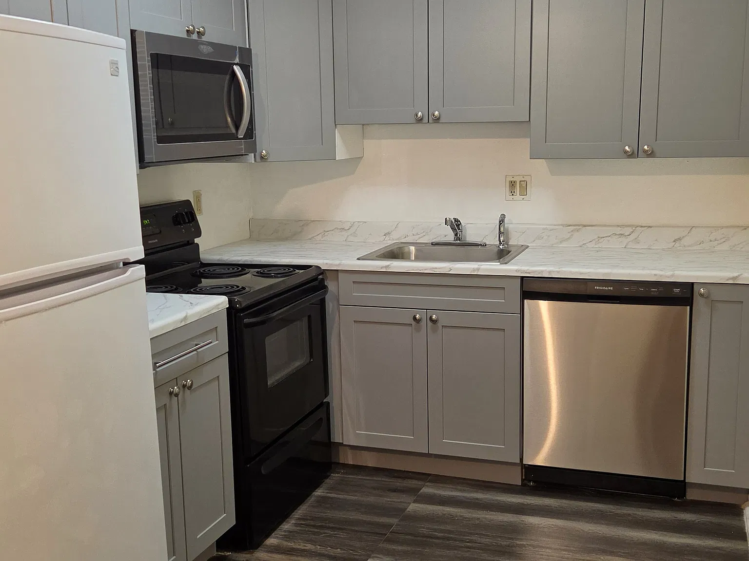 219 Washington Pl — Photo 1