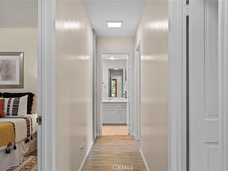 1557 Granvia Altamira — Photo 36