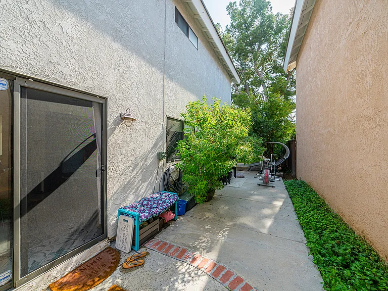 12 Silkberry — Photo 15