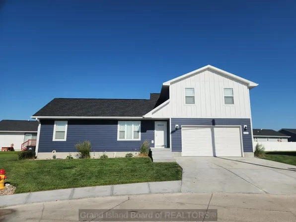 526 Schmidt Cir, Grand Island, NE 68803