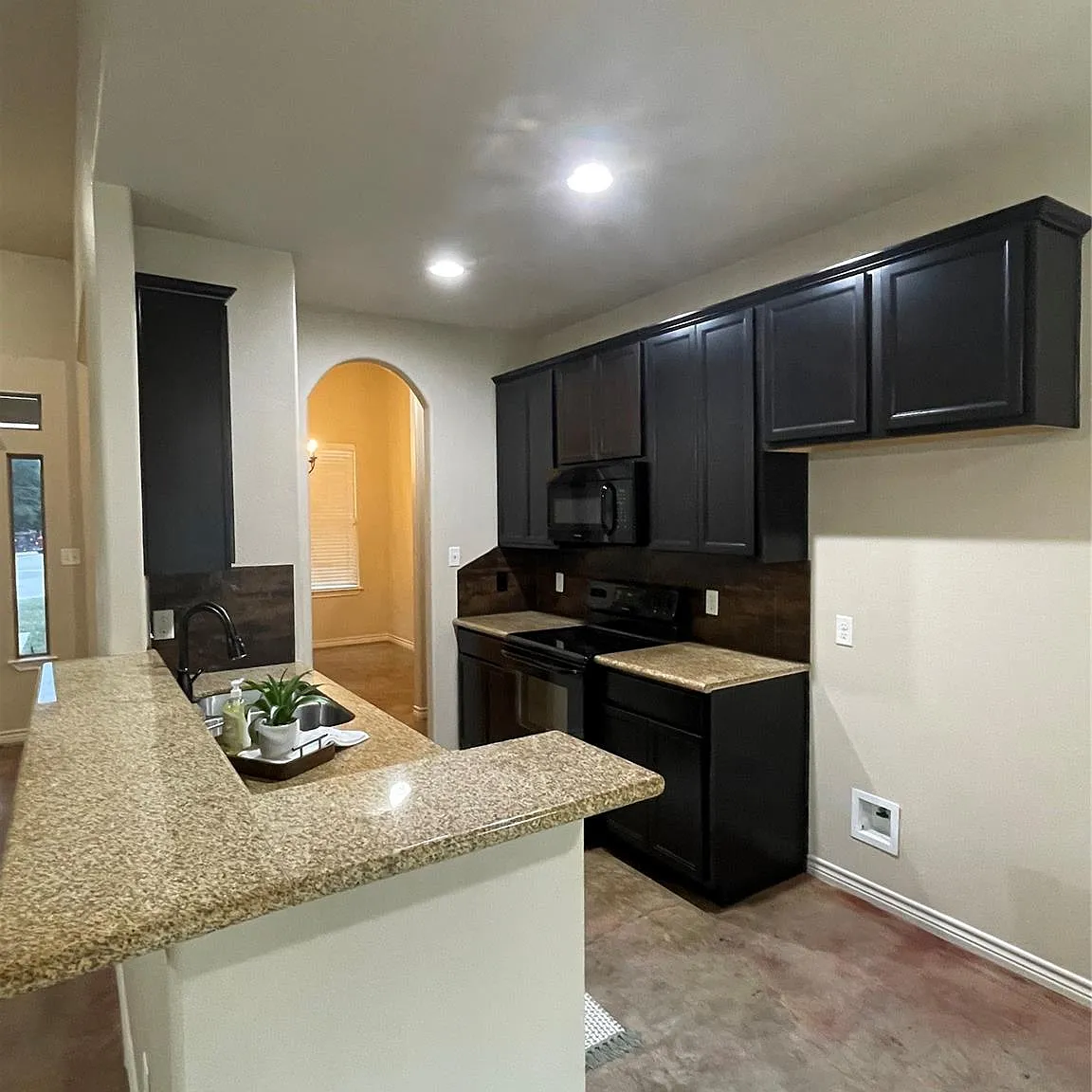 3 bed, 2.0 bath, 1316 sqft, $1,800 — Photo 4