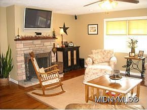 2nd image of 5 Redwood Ave