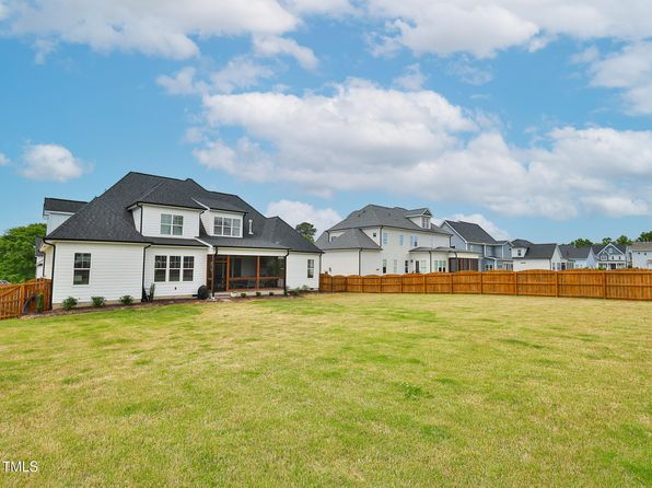 1180 Duke Farm Dr, Wake Forest, NC 27587