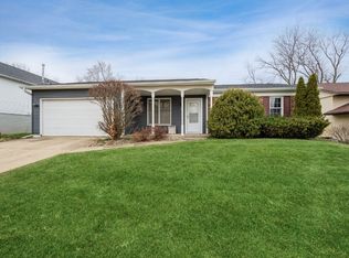 24 Clive Dr NW, Cedar Rapids, IA 52405