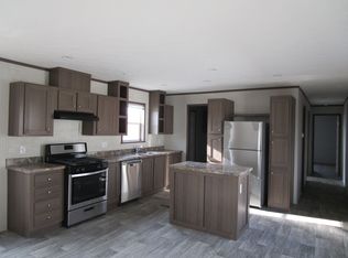 228 N Carolina Dr, Elyria, OH 44035