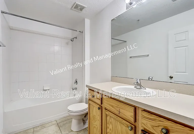 575 Oakleaf Plantation Pkwy #1-1303 — Photo 22