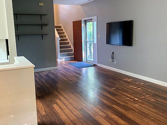4th image of 2104 S Bayberry Dr