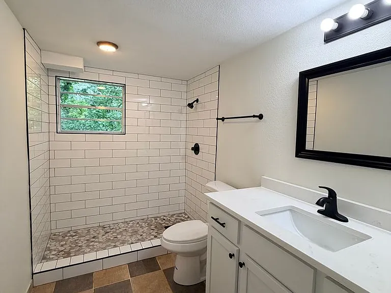 4700 N Vine St — Photo 21