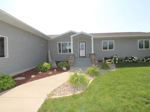 407 Charles St, Mitchell, SD 57301
