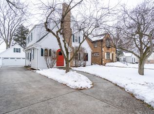 1114 Kavanaugh Pl, Wauwatosa, WI 53213
