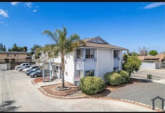 2 bed, 1000 sqft, $2,200 — Photo 1