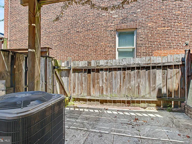 14 Poultney St — Photo 16