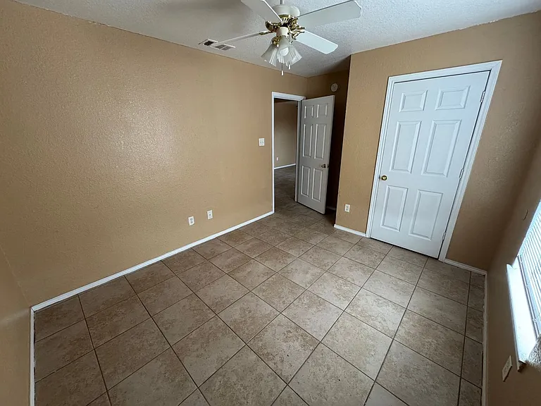 3203 Toledo Dr — Photo 36
