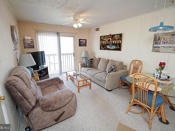 3rd image of 113 Jamestown Rd #D1