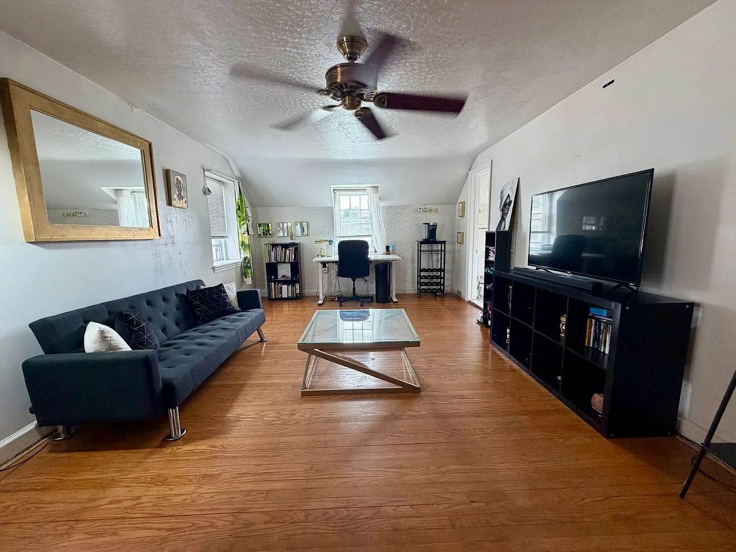 Stunning 3-Bedroom/2-Bathroom Home in East Oak Lane! Available November 1st! — Photo 4