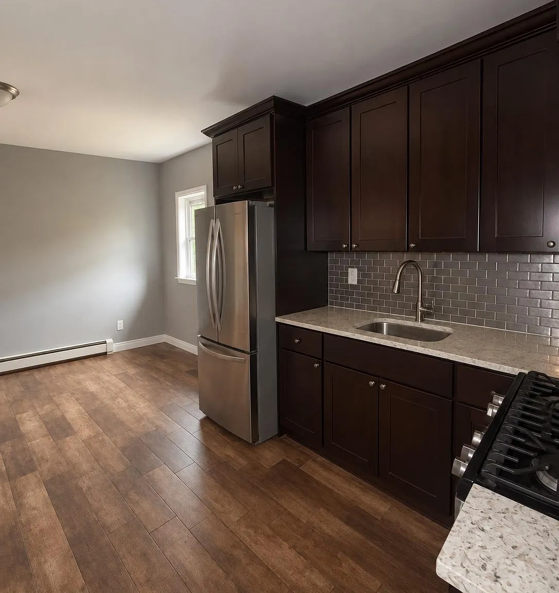 2 bed, 1.0 bath, 2621 sqft, $2,700 — Photo 2