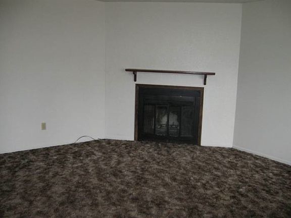 3rd image of 73 Veys Dr APT B