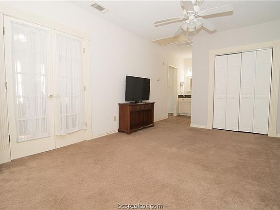 4th image of 735 W Houston St
