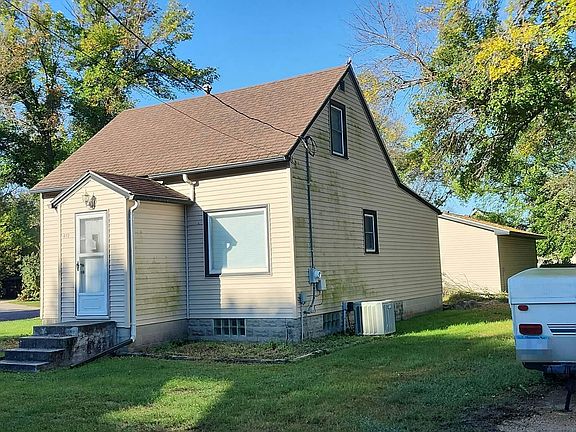 2nd image of 412 Central Ave S