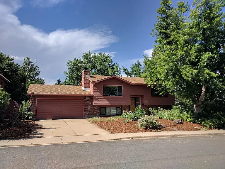4025 Evans Dr — Photo 2