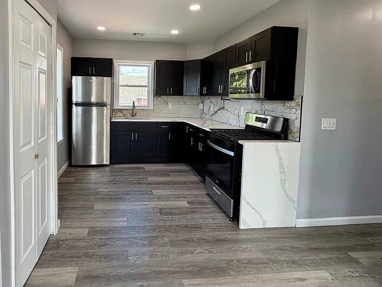 191 Hudson St #2 — Photo 4