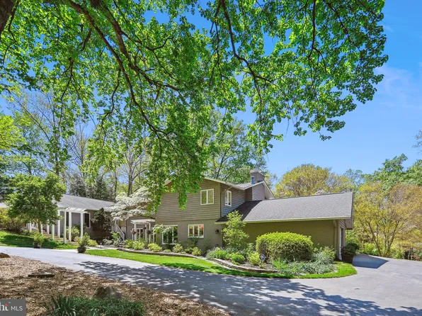 2429 Sunny Meadow Ln, Vienna, VA 22181