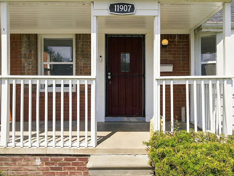 11907 Roxbury St — Photo 5