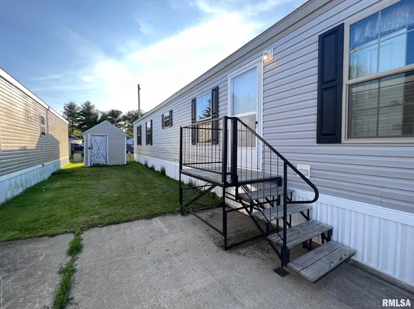 900 E Lincoln St #15, Auburn, IL 62615