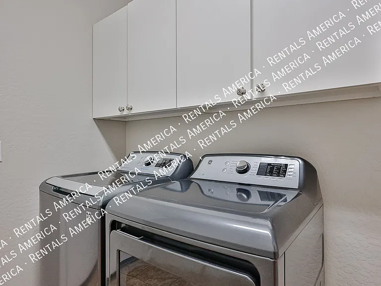 9710 S 45th Ave — Photo 16