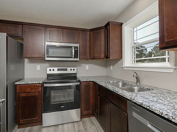 5th image of 305 S Dogwood Ln