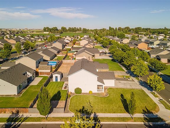 4th image of 1330 E Megan Drive