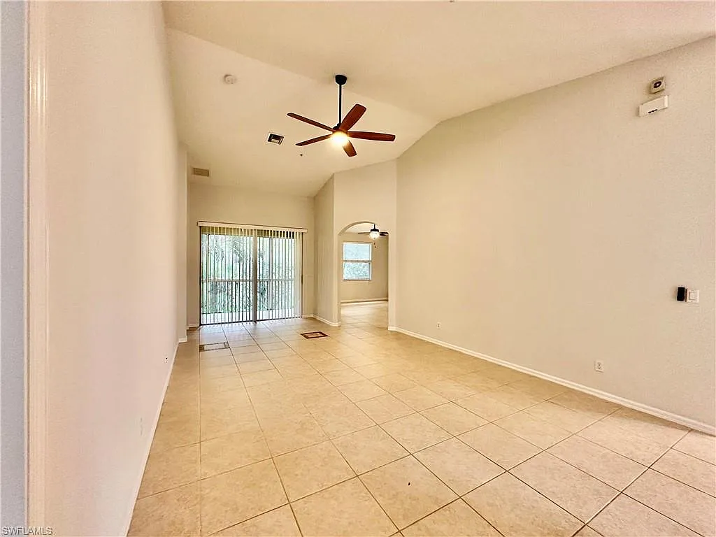 3 bed, 2.5 bath, 1939 sqft, $2,500 — Photo 4